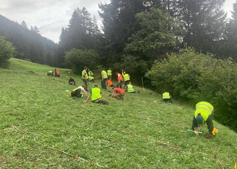 Trabajos de arqueología en el campo de batalla de Crap-Ses, en Suiza