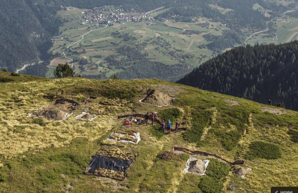 Excavaciones en el campamento romano concontrado en los Alpes suizos