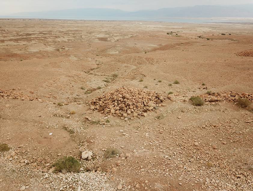 Una de las torres del muro romano Restos de una de las torres romanas vista desde el este