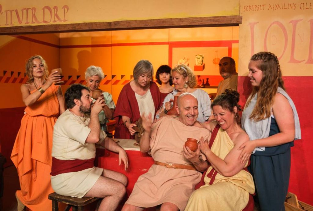 En Tarraco Viva 2025, la protagonista es la plebe Plebeyos divirtiéndose en una Taberna. Tarraco Viva