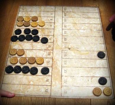 Recreación de un tablero de tábula Recreación moderna de un juego de tabula