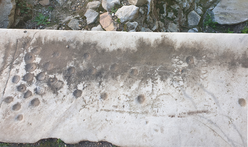 Pista de canicas en las Termas de Caracalla Tabula lusoria de las termas de Caracalla